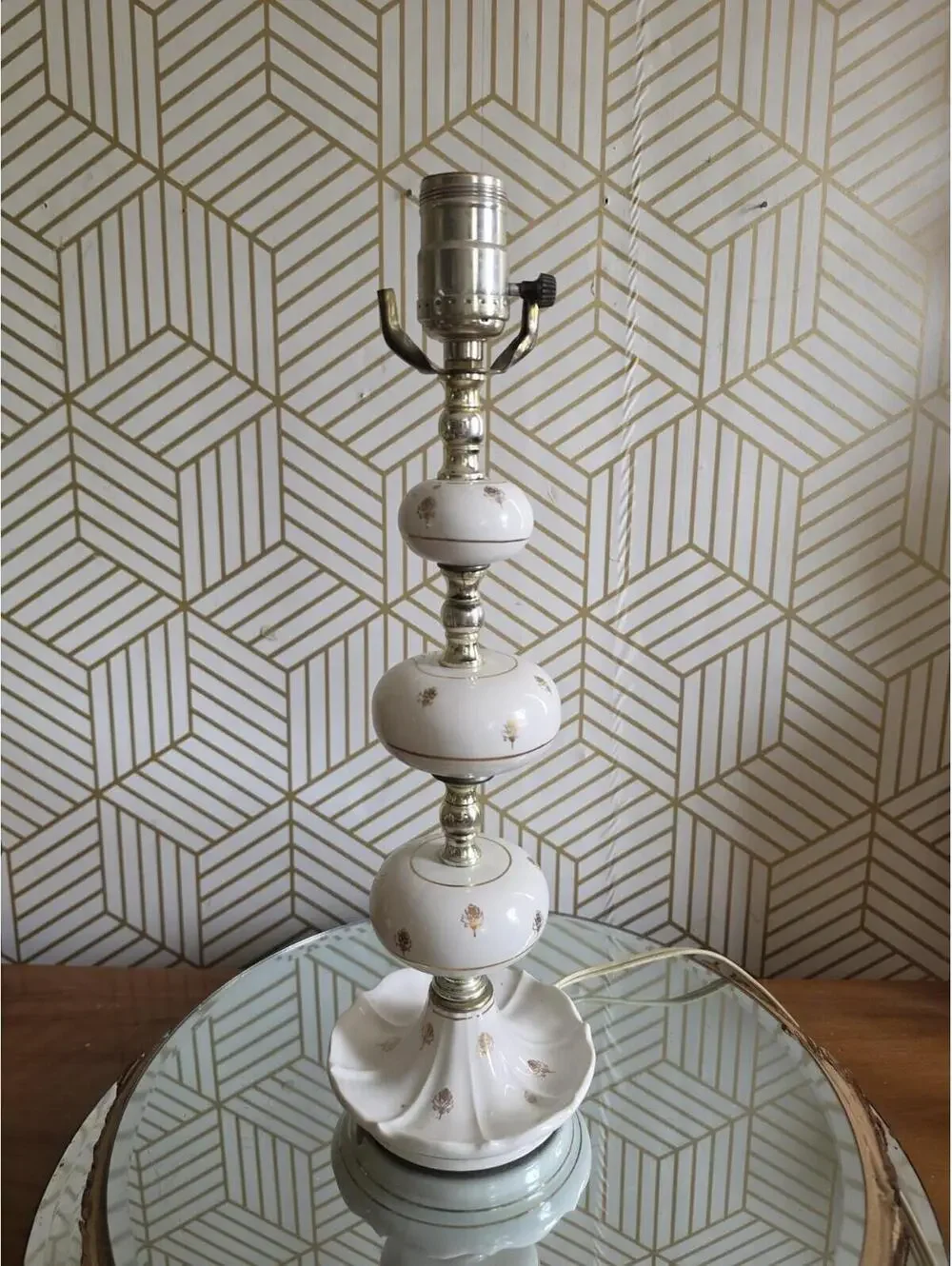 Vintage 1950 White And Gold Motif Porcelain Accent Table Lamp